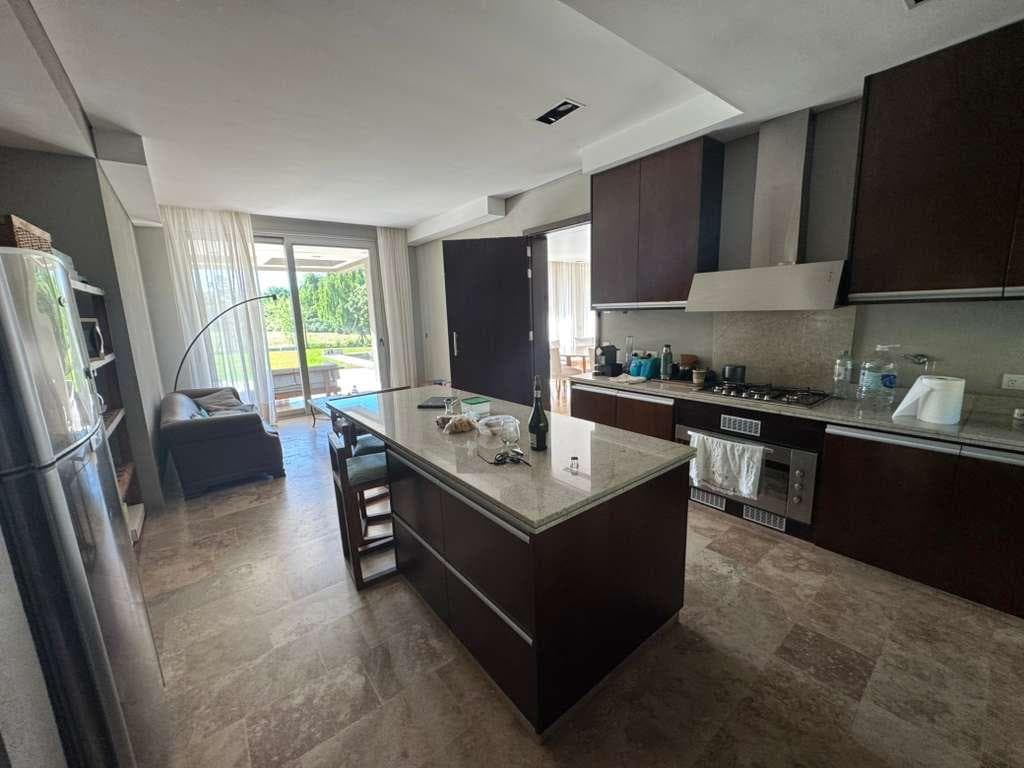 Excelente casa de 4 dormitorios en venta en Barrio Ayres de Pilar imagen 8